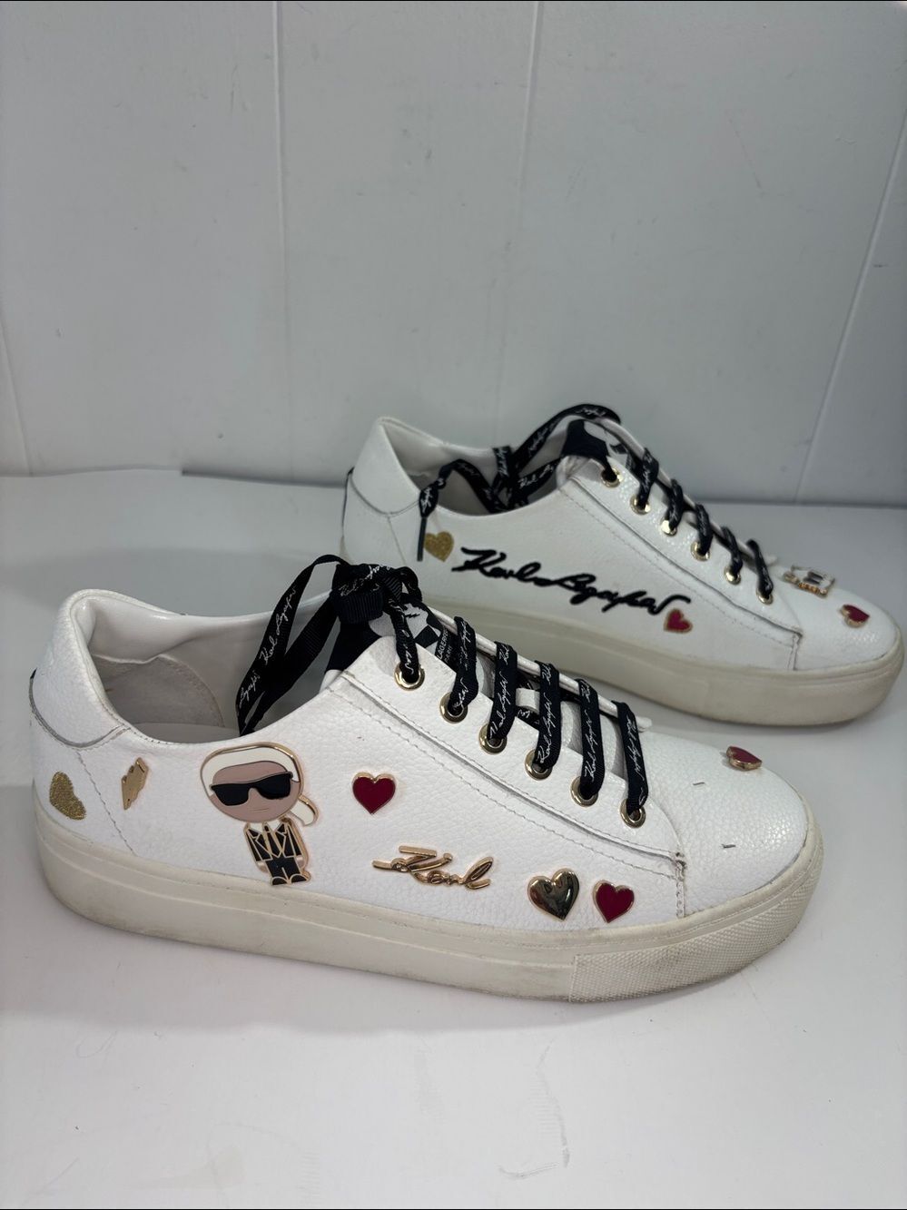 Karl Lagerfeld Paris Cate Pin Logo Sneaker White Sz 7M /37.5B  *Flaw missing pin